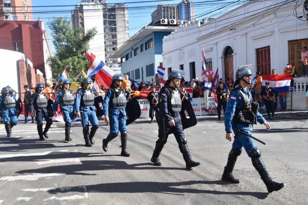 Escrachadores y adeptos al Comandante Dionisio Amarilla - Fotos - ABC Color