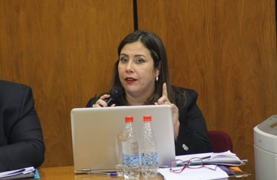 HOY / Abogada desata enojos y risas: "No esperaba nada de ustedes, aún así logran decepcionarme”