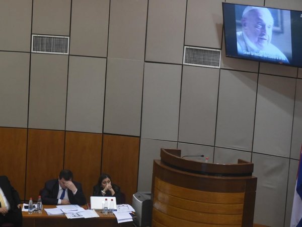 Amarilla se defendió con video del Papa, tuits y pocas explicaciones
