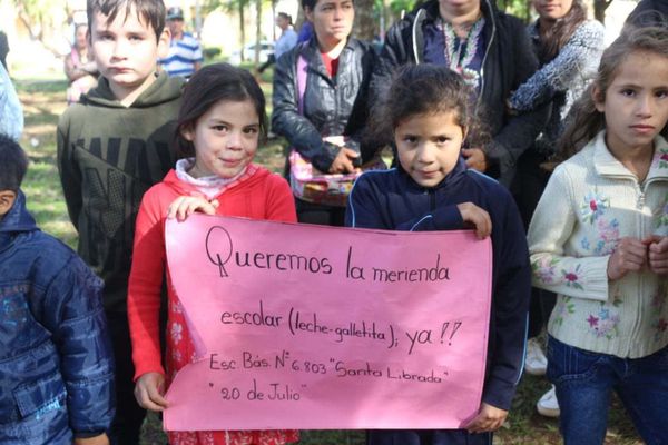 Exigen merienda escolar a Gobernación de Caazapá