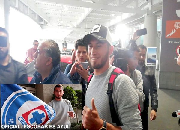 Escobar, recibido como ídolo