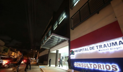 HOY / Motochorros asaltan y disparan a un hombre frente a su casa