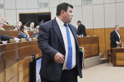 Otro senador que pierde su banca por corrupción - Radio 1000 AM