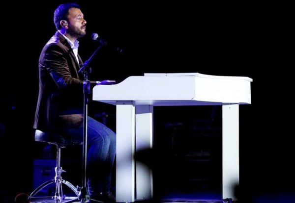 Lucas Sugo trae su música a Paraguay - Edicion Impresa - ABC Color