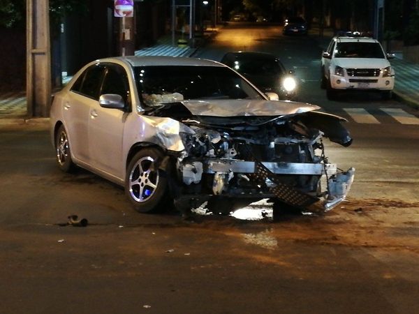 Accidente sobre Mariscal López deja daños materiales
