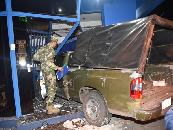 Un militar herido tras violento choque en el centro de Asunción