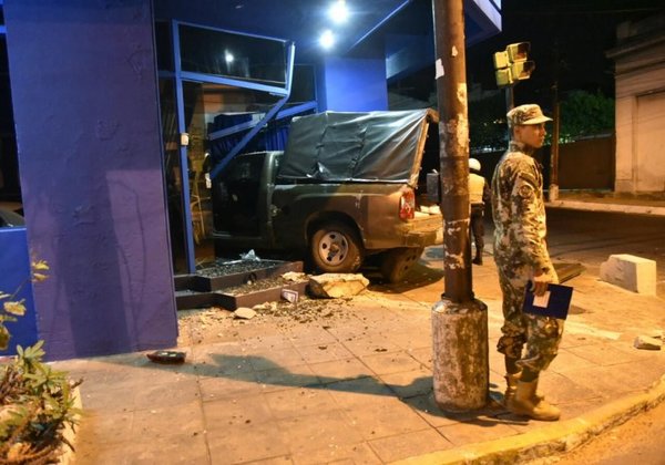 Choque deja un herido y daños materiales - Nacionales - ABC Color