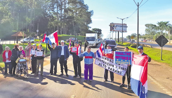 Abuelos cerraron ruta para exigir  pensión | Diario Vanguardia 07