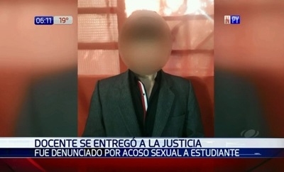 Docente denunciado por acoso se entrega