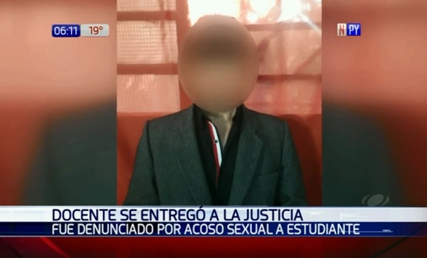 Docente denunciado por acoso se entrega