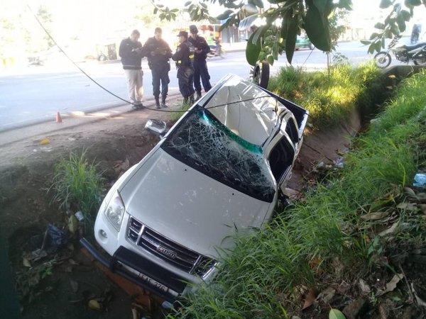 Vehículo estatal protagoniza fatal choque - Nacionales - ABC Color