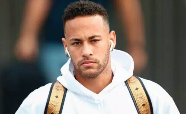 HOY / Neymar se olvida de la Copa América y concentra su defensa en el caso de violación