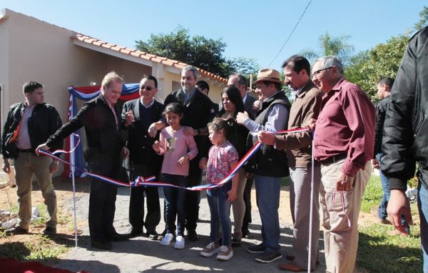 Habilitan unas 135 viviendas sociales - ADN Paraguayo