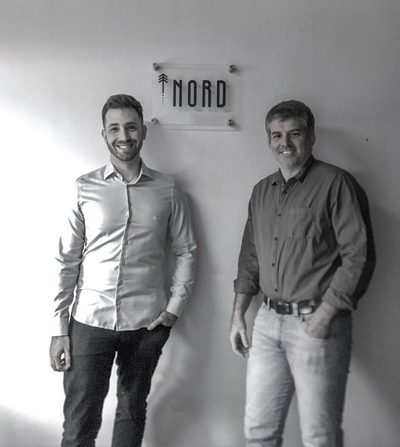 Amigos invierten para potenciar la comunicación