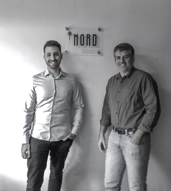 Amigos invierten para potenciar la comunicación