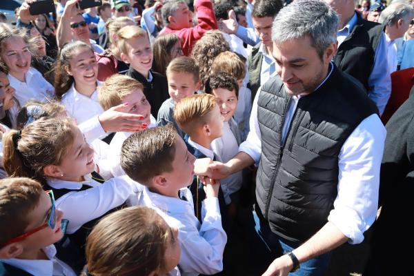 Ejecutivo desarrolla jornada en San Pedro con importantes aportes al sector de la educación