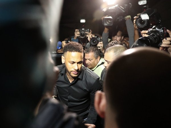 Neymar se olvida de Copa América y concentra su defensa por caso de violación