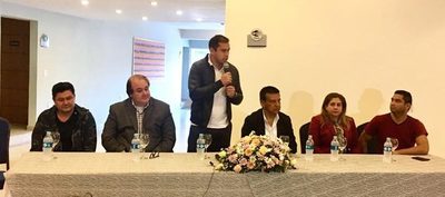Gobernador defiende rebaja de impuestos, pero advierte que la informalidad hunde a la ciudad