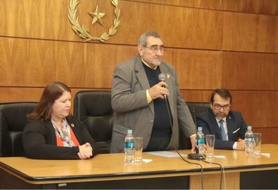 Ministro Fretes en curso sobre Derecho Ambiental