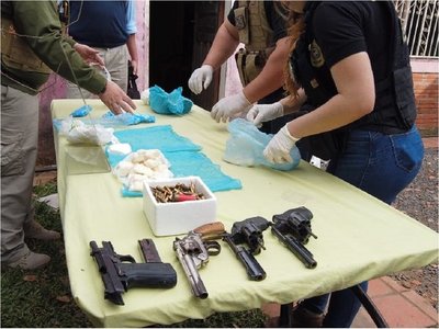 Incautan drogas, armas y proyectiles en Remansito