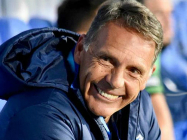 Miguel Ángel Russo firma su contrato con Cerro Porteño