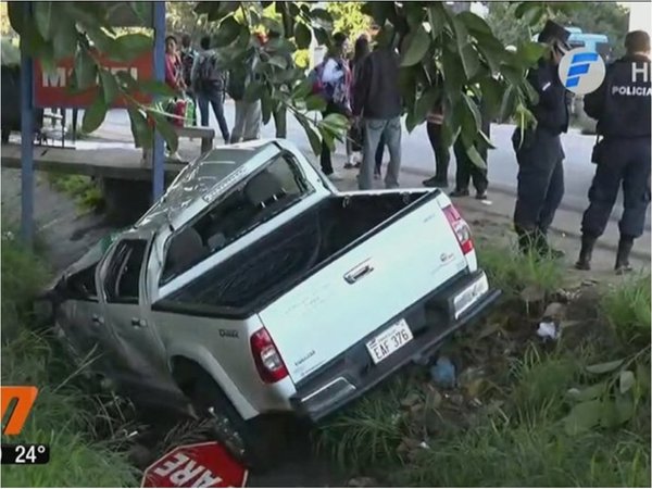 Camioneta del Ministerio de Salud embistió contra tres estudiantes y dejó una menor fallecida