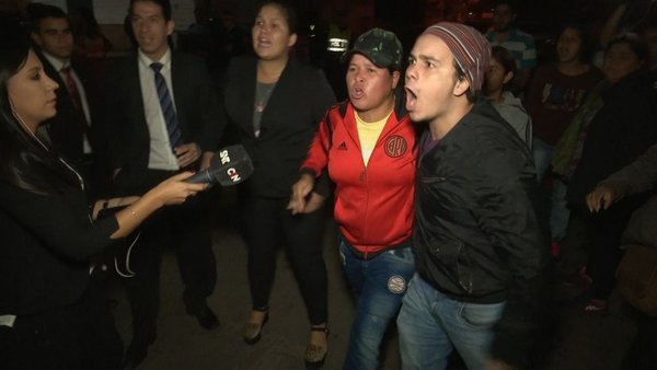 Repudian agresión de hurreros a periodistas - Nacionales - ABC Color