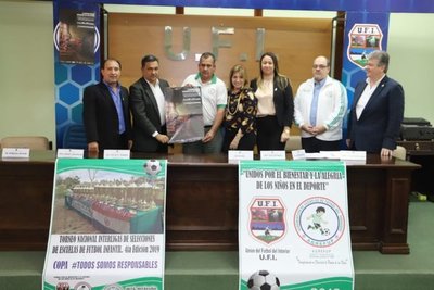 UFI firma convenio con escuelas de fútbol - Deportes - ABC Color