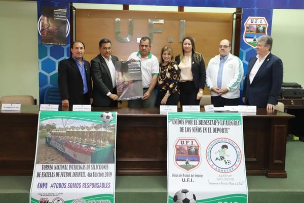 UFI firma convenio con escuelas de fútbol - Deportes - ABC Color
