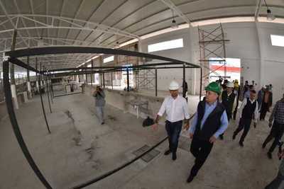 Intendente verifica obras del bloque c del Mercado Central de Abasto - .::RADIO NACIONAL::.