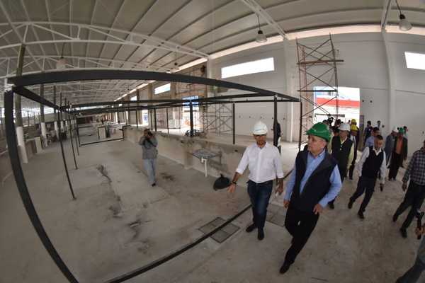 Intendente verifica obras del bloque c del Mercado Central de Abasto - .::RADIO NACIONAL::.
