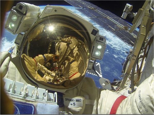 La NASA anuncia viajes comerciales a la EEI