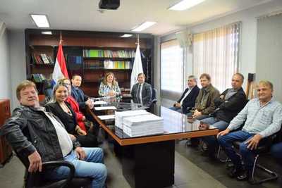 Quiñónez se reunió con productores de Santa Rita y otras zonas presuntamente estafados - ADN Paraguayo