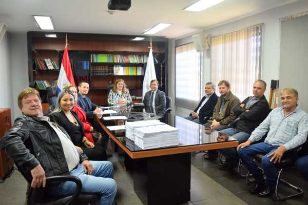 Quiñónez se reunió con productores de Santa Rita y otras zonas presuntamente estafados - ADN Paraguayo