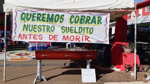 Ministro de Hacienda asegura que no hay dinero para adultos mayores