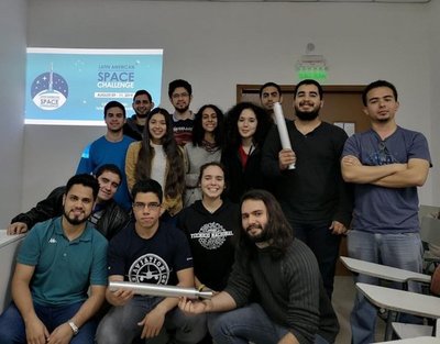 Con la mirada en el espacio - Especiales - ABC Color