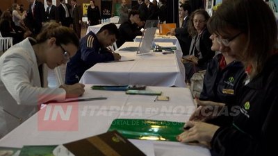 CELEBRAN ACCESO A 30 PUESTOS LABORALES DE JÓVENES ITAPUENSES.