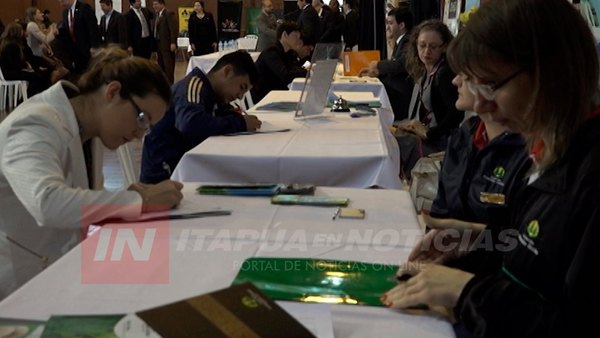 CELEBRAN ACCESO A 30 PUESTOS LABORALES DE JÓVENES ITAPUENSES.