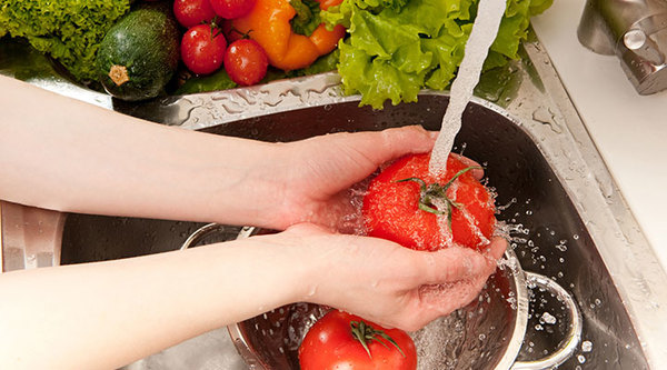 Comer alimentos inocuos es “responsabilidad de todos”, dice la ONU
