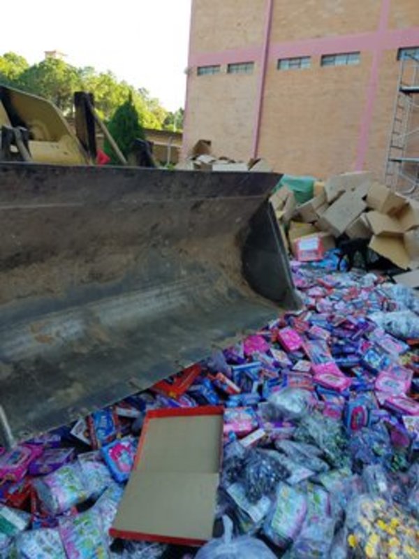 Destruyen productos falsificados confiscados en Puerto Pilar - ADN Paraguayo