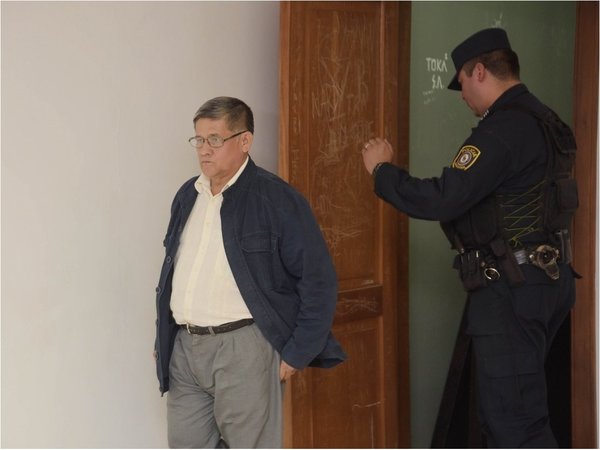 Defensa de cura acusado de acoso recusa a jueces y suspende juicio