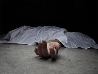 Hombre es asesinado a golpes en el interior de su casa