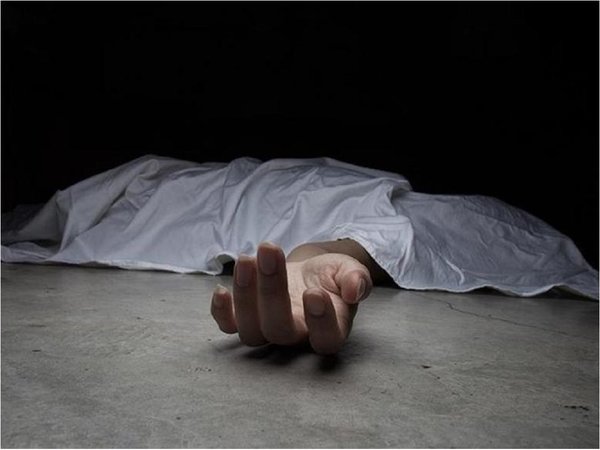Hombre es asesinado a golpes en el interior de su casa