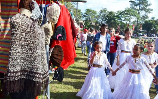 Lana, música y danzas en el Festival del Ovecha Rague - Edicion Impresa - ABC Color