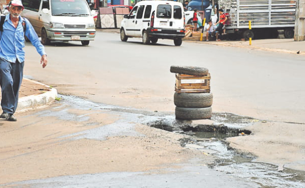 Baches en CDE siguen esperando reformas | Diario Vanguardia 08