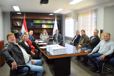 Estafados exponen sus inquietudes a Sandra Quiñónez | Diario Vanguardia 08