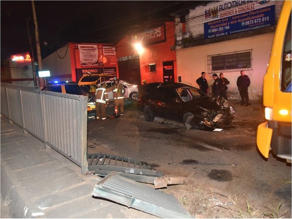 Conductor queda herido tras vuelco en viaducto de Madame Lynch