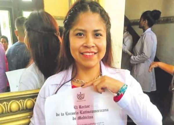 INDÍGENA DE LA COMUNIDAD AVÁ GUARANÍ SE GRADUÓ EN MEDICINA