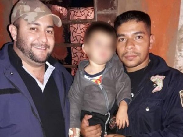 Policías asistirán mensualmente con víveres a niño huérfano