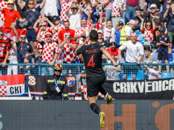 Croacia lidera el Grupo E tras sufrida victoria ante Gales